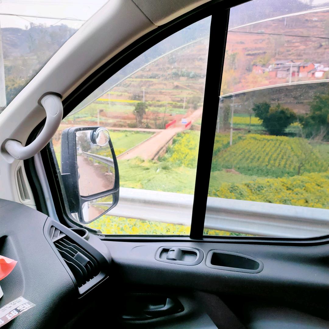 米线救护车接送重病人。