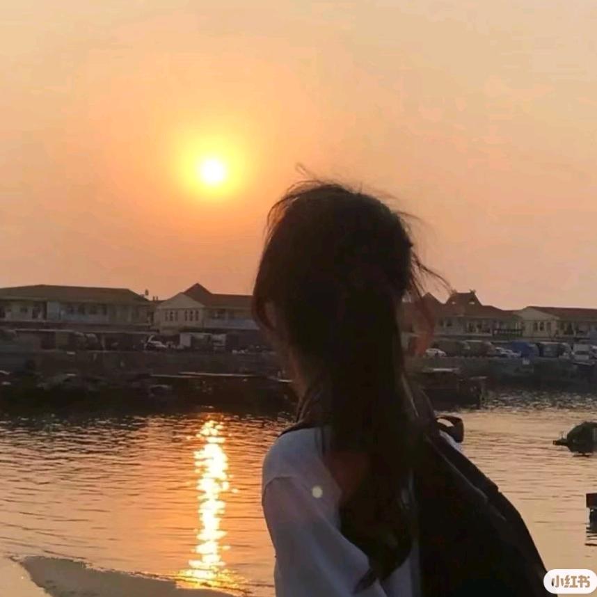 单眼皮的小姐姐