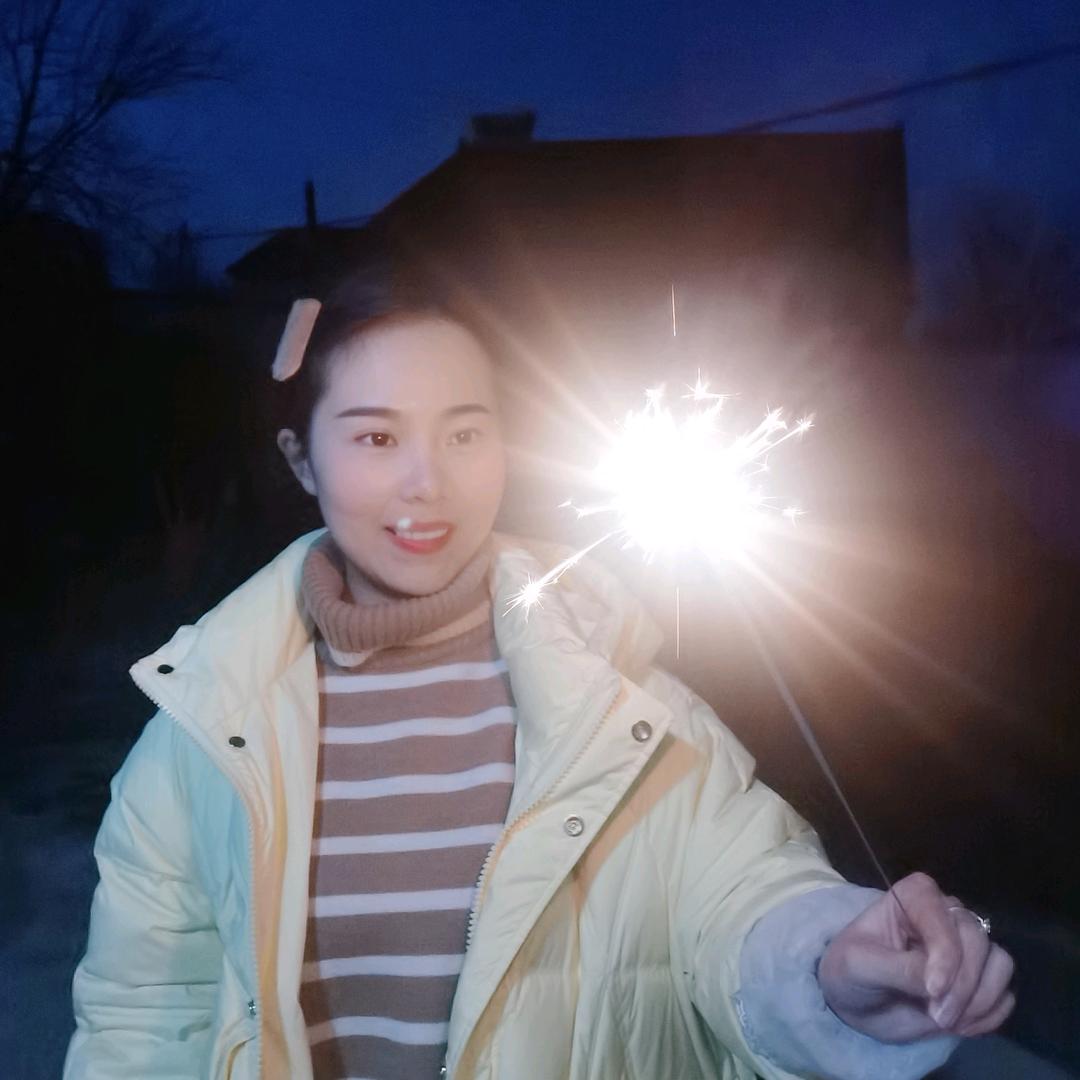 🥇招财小石榴吖