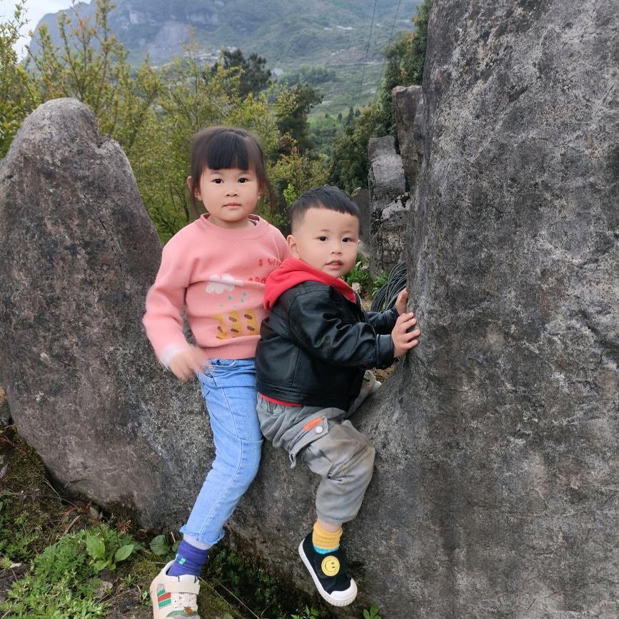 种葡萄的小姐姐
