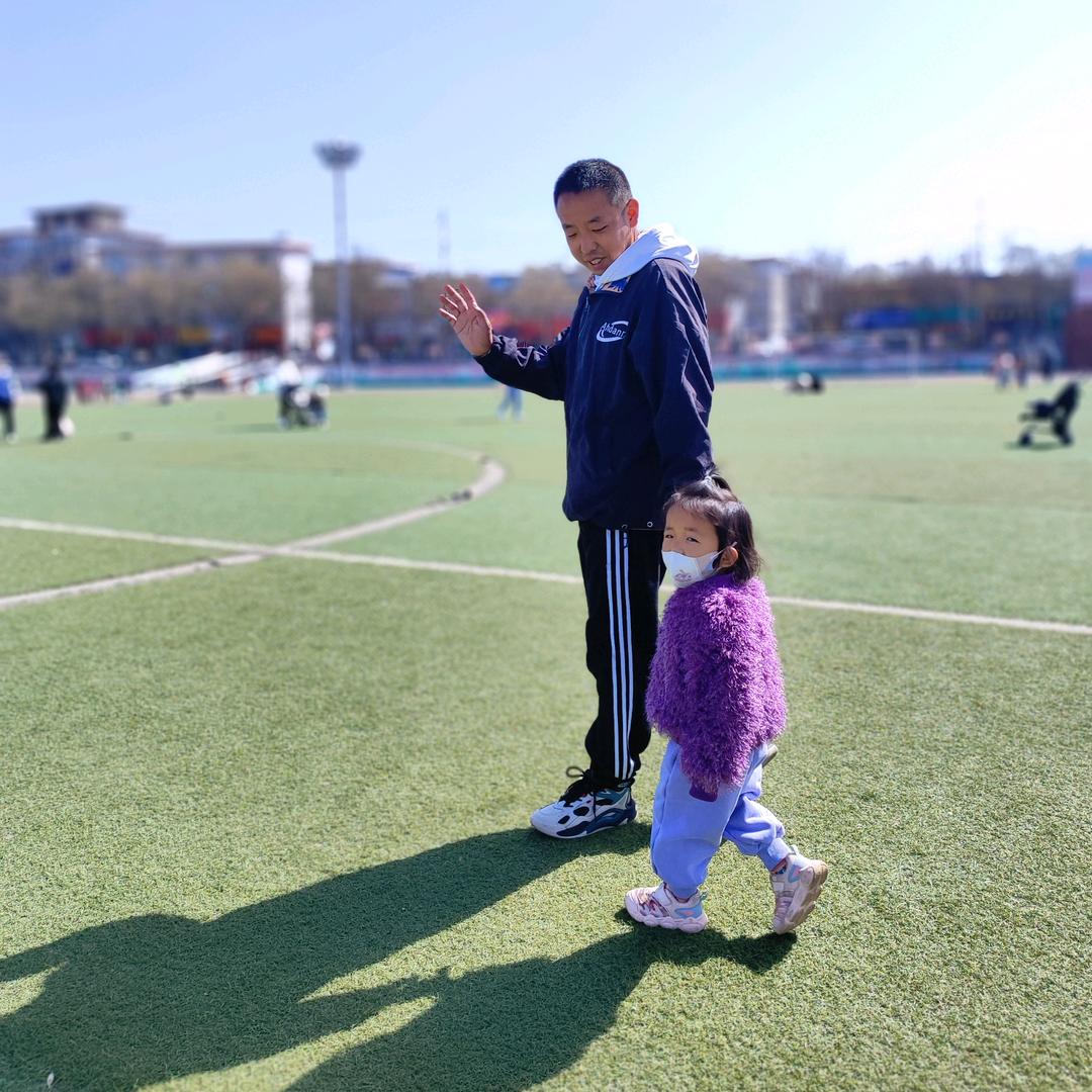 村口骑150的少年