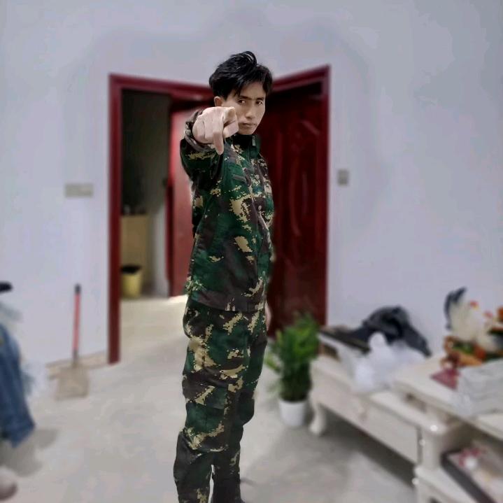 自己独来独往，从不扎堆