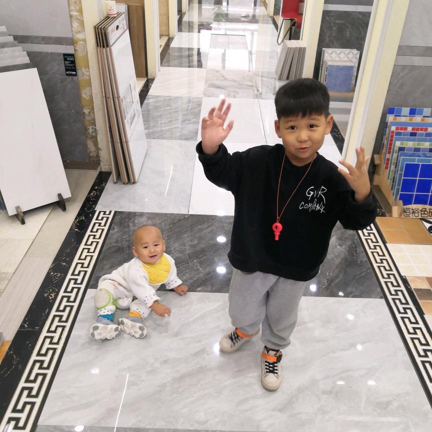 一线品牌：惠达瓷砖，浪鲸瓷砖，广维瓷砖