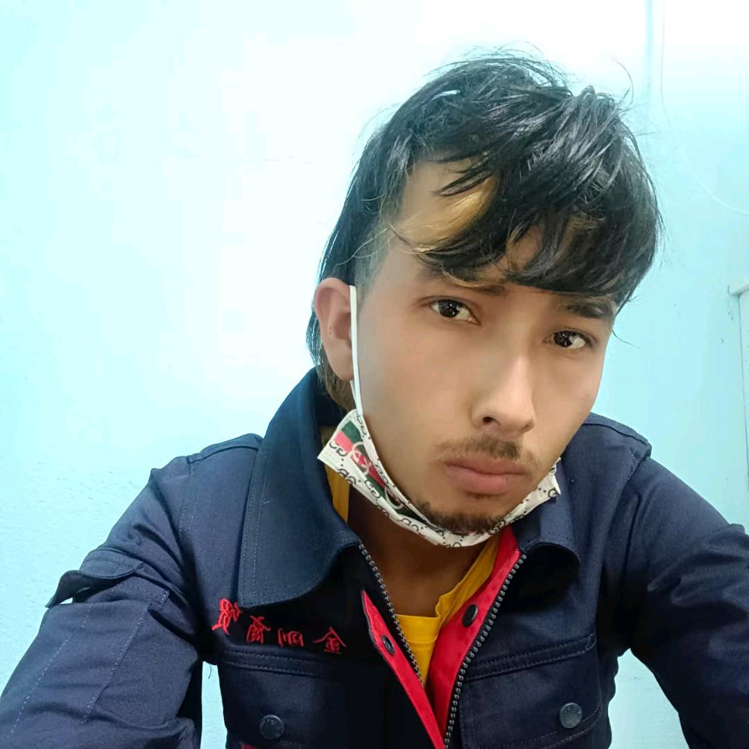 吐逊江  维修铲车