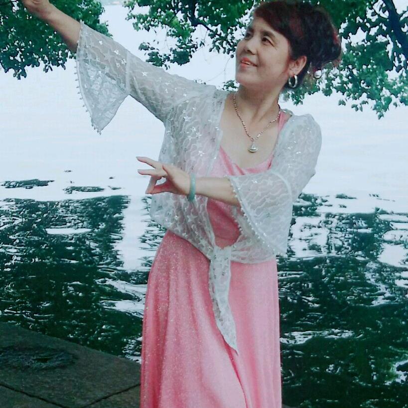 國色添香