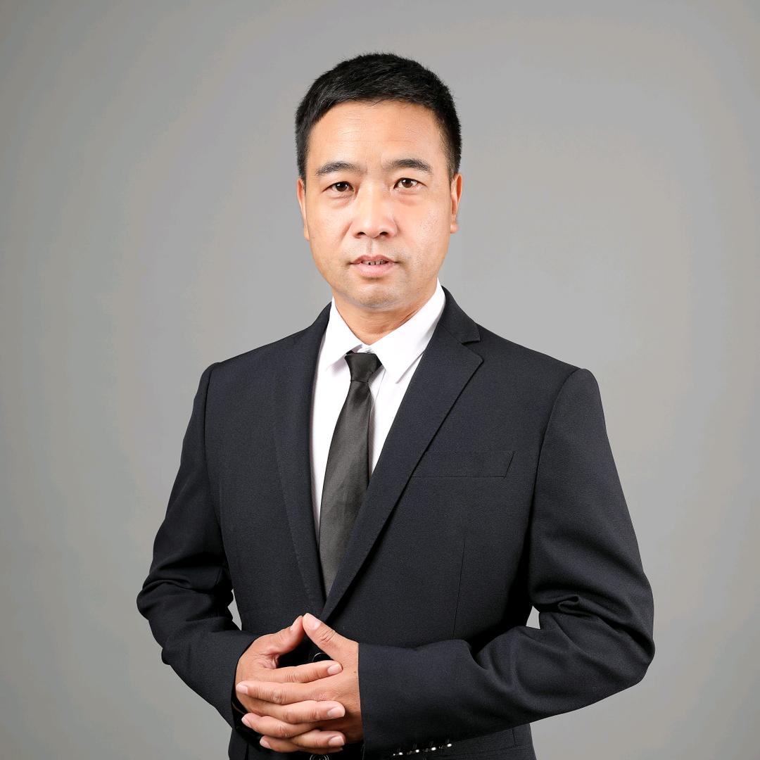 穿西装的赵大师