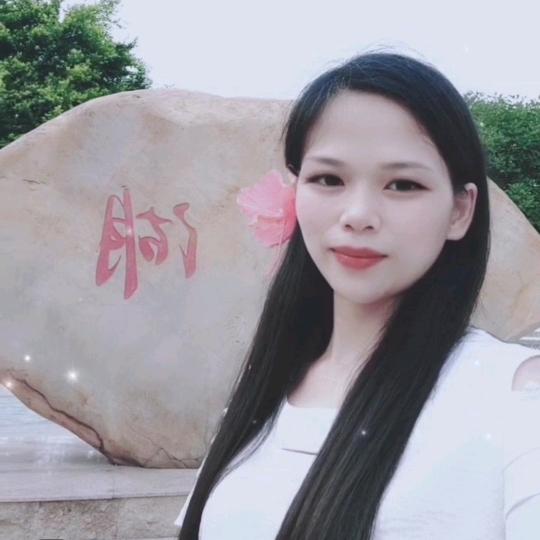 敏敏.