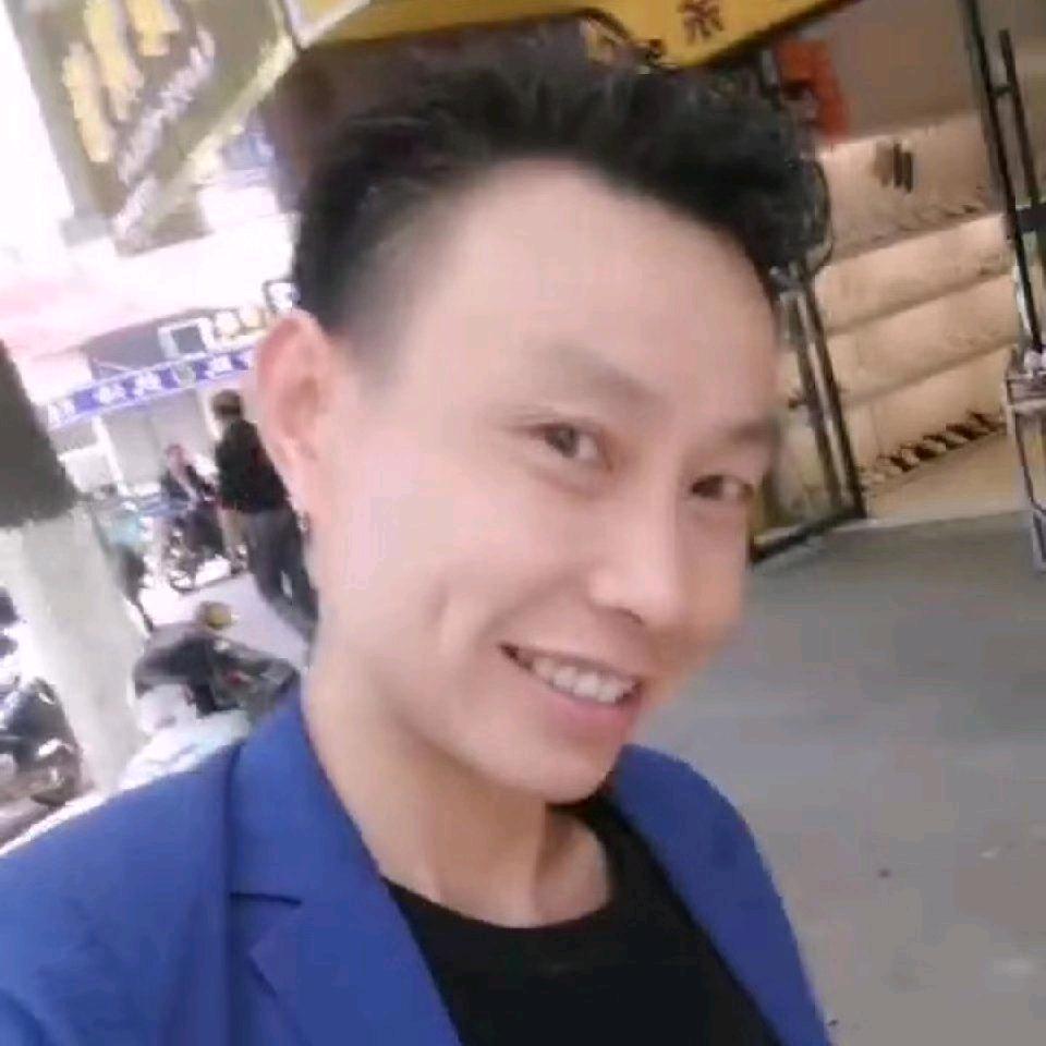 《风雨中散步》