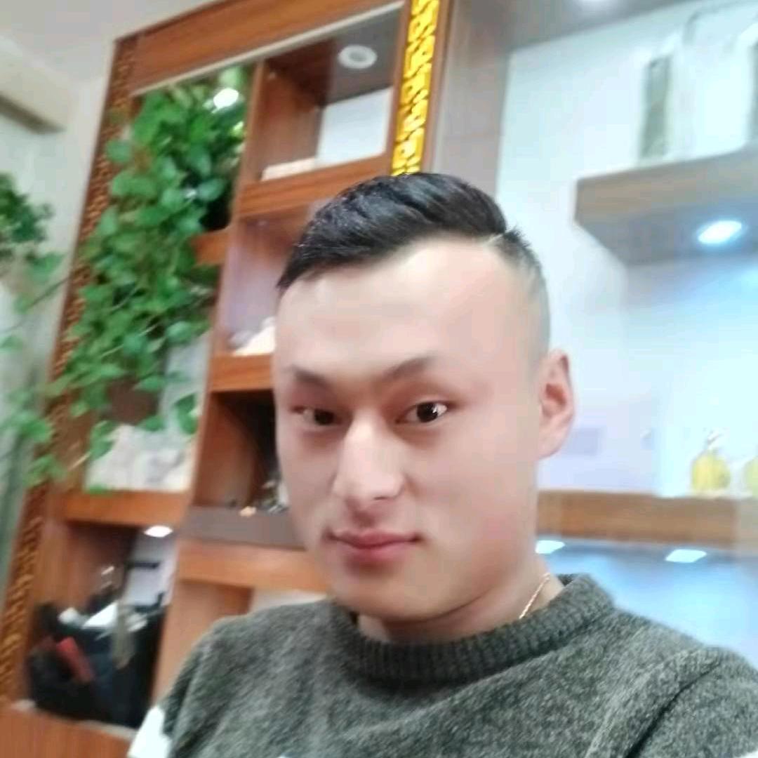 单身的小男孩