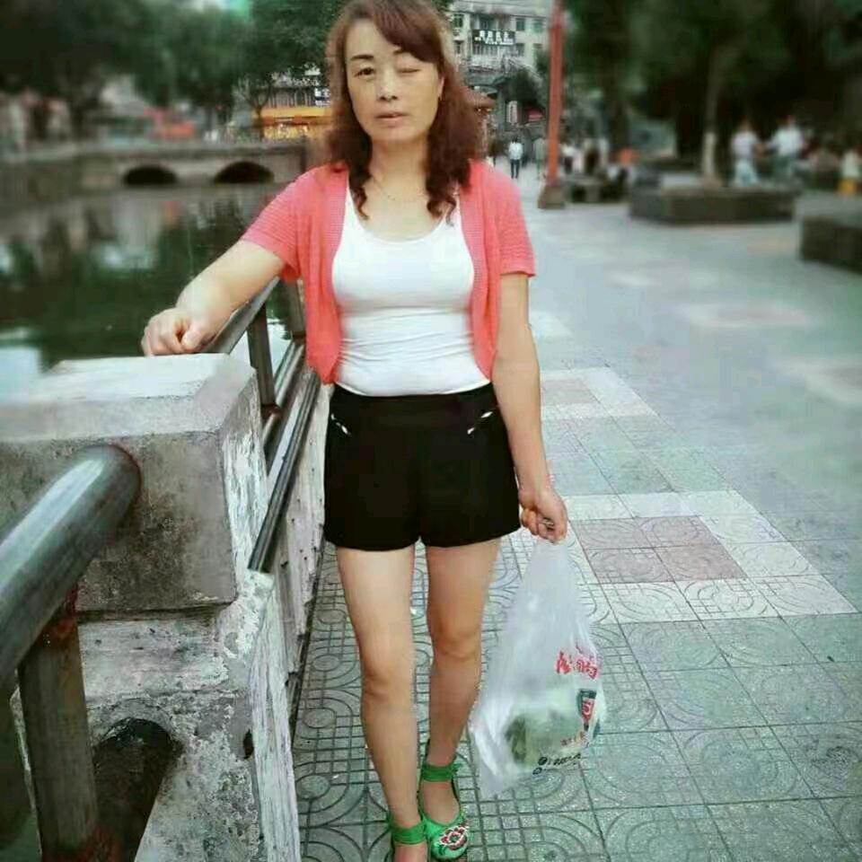 微风中的寒梅