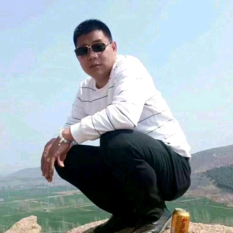坐在坟头调戏鬼。