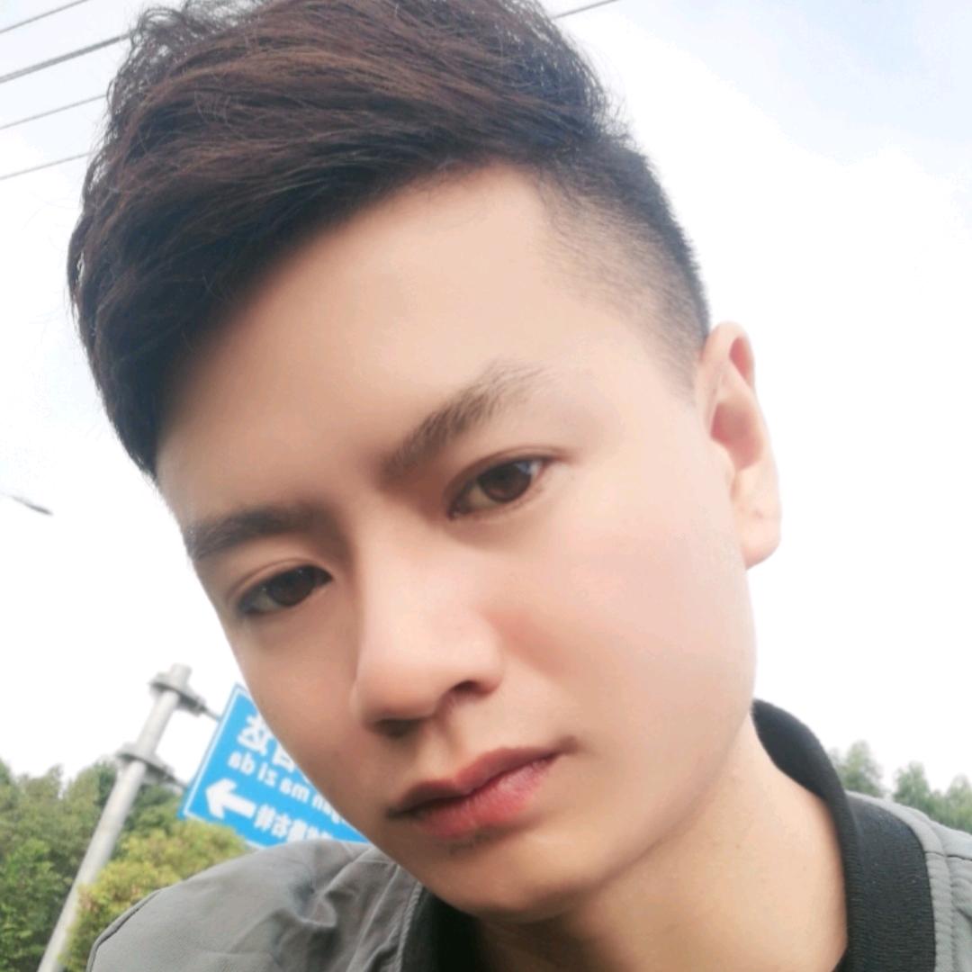 开挖机的小哥哥