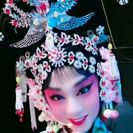 夏青歌舞艺术团