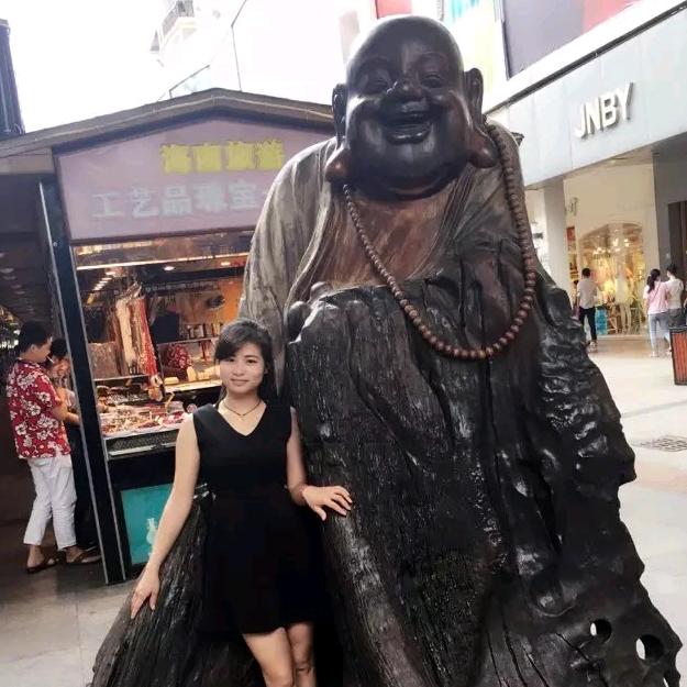 卖零食的姐姐，海鲜干货，纸巾洗衣液批发