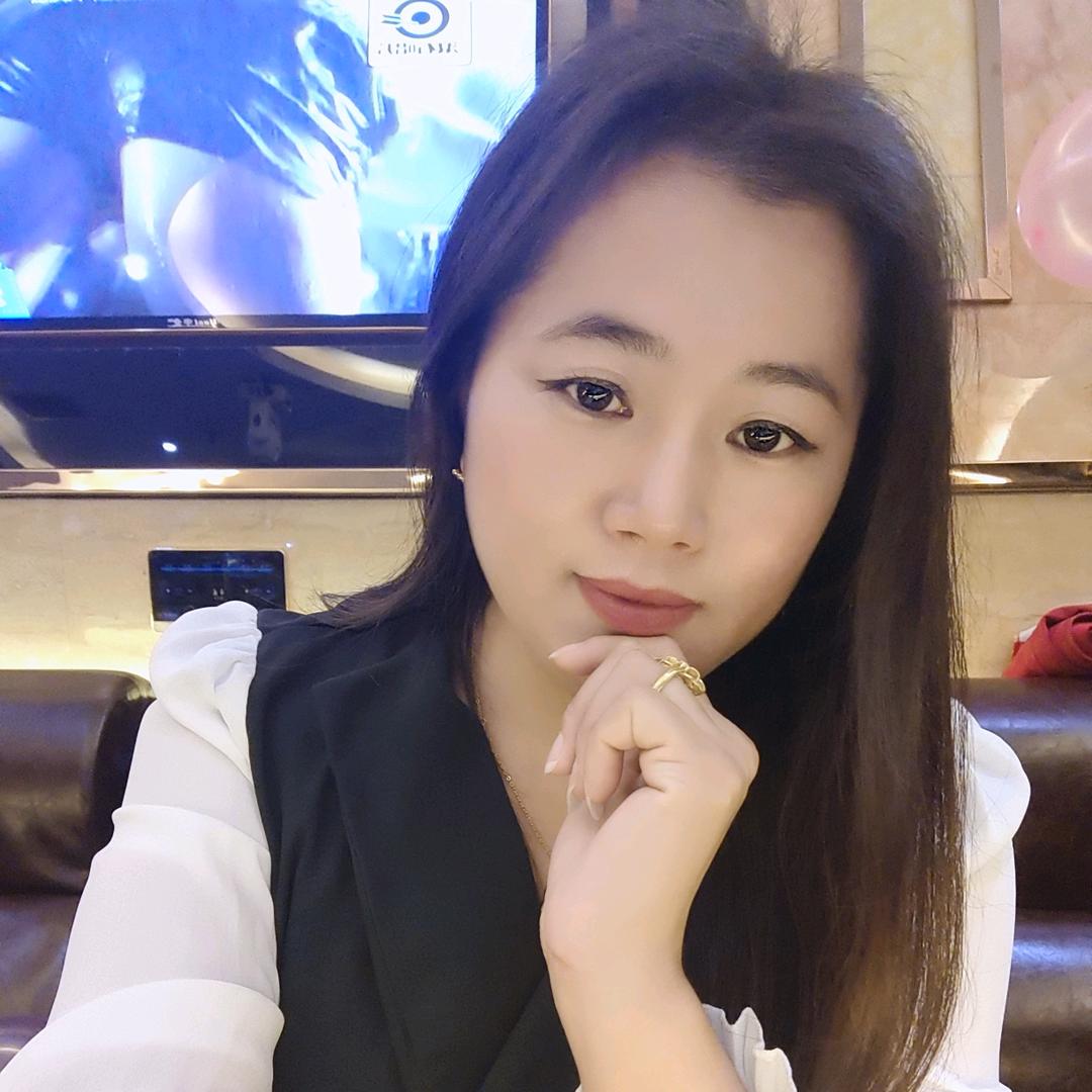 戴上耳机聆听音乐
