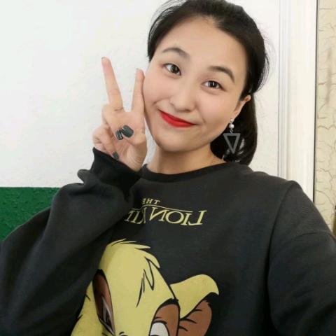 美女爱吃大闸蟹