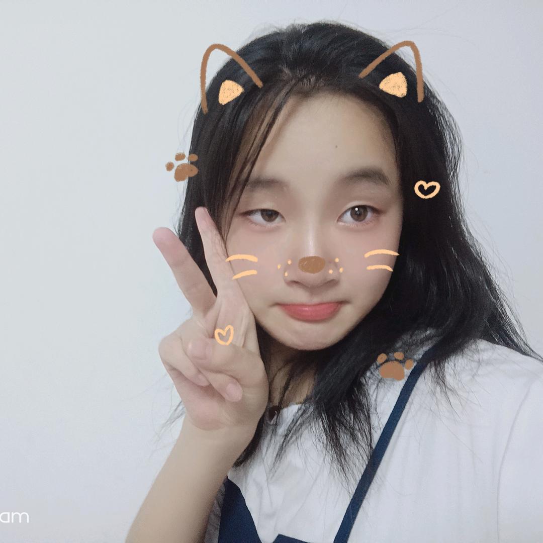 鲜桦霜头像