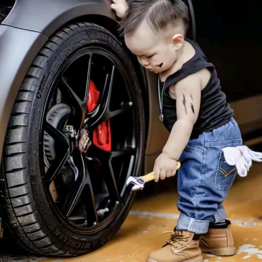 云南路逸专业汽车钣喷漆中心