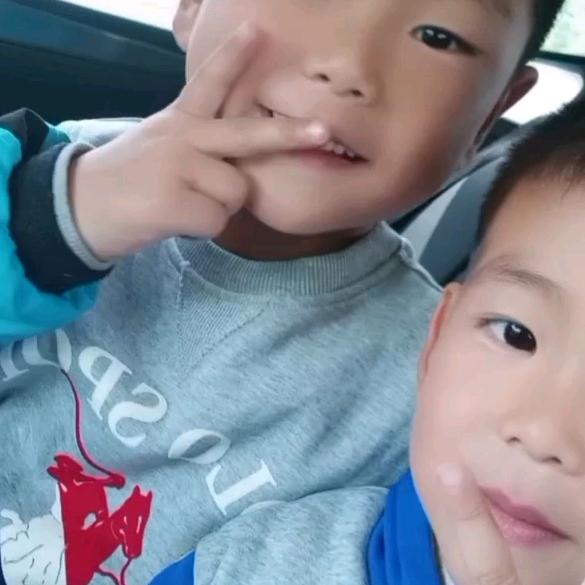 两个可爱的宝贝❤️❤️❤️❤️❤️