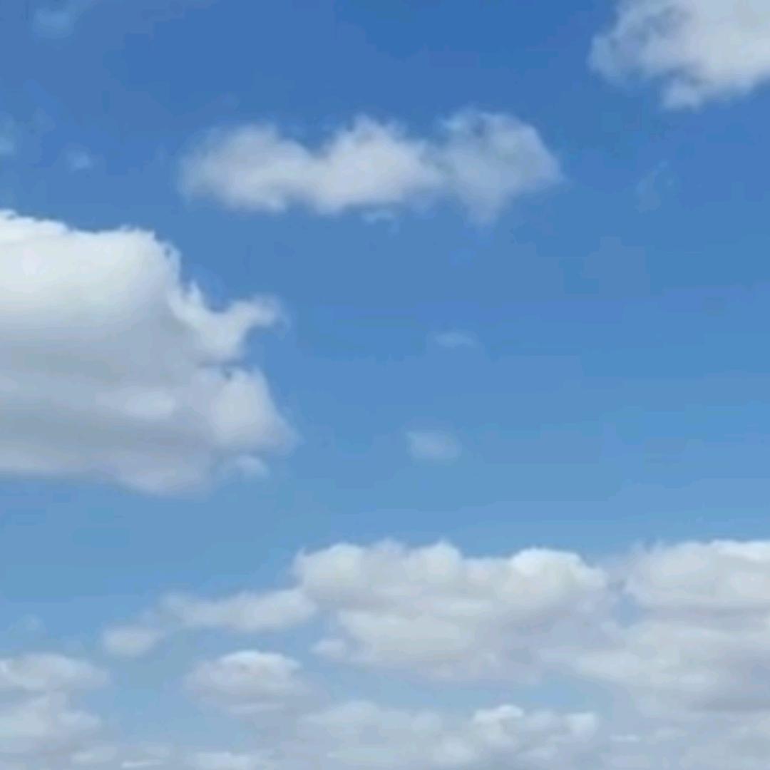 蓝天上的白云