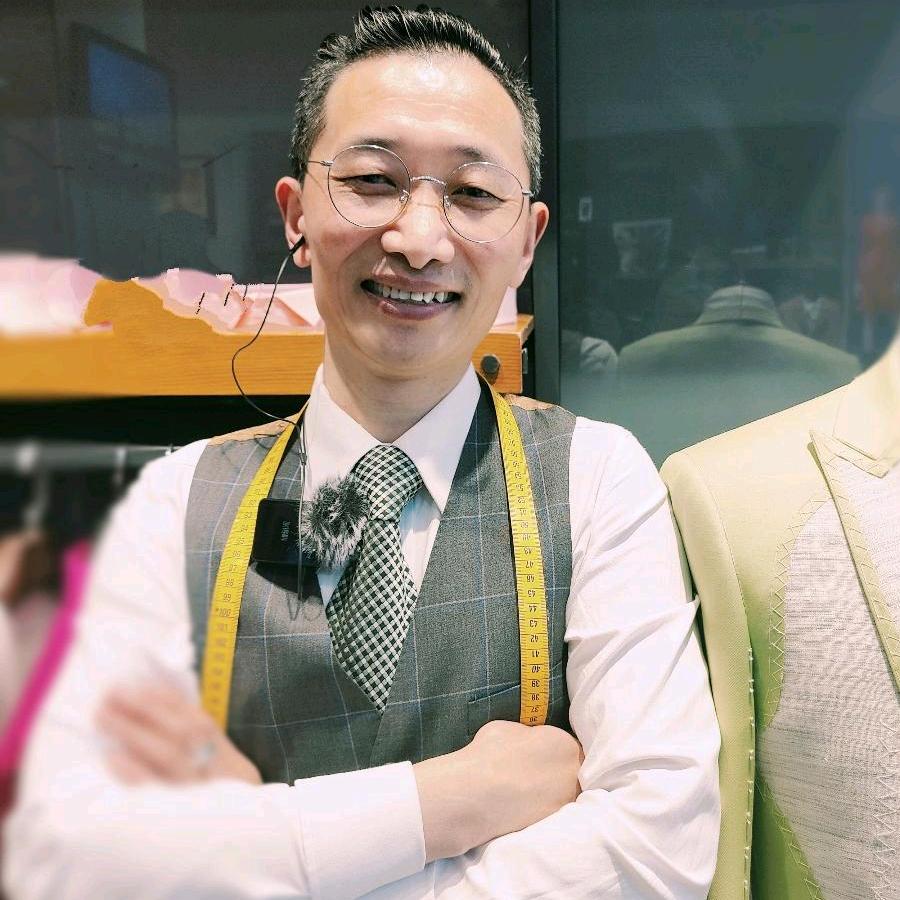金龙老师简特服饰