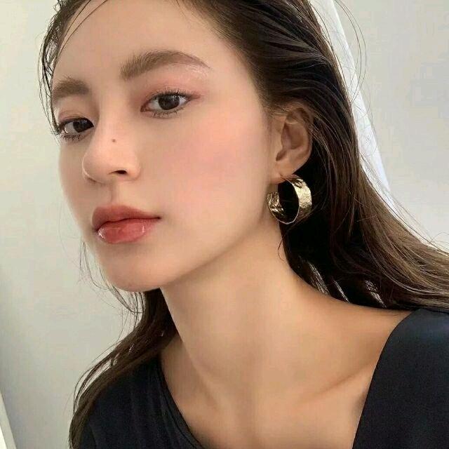 俏皮女