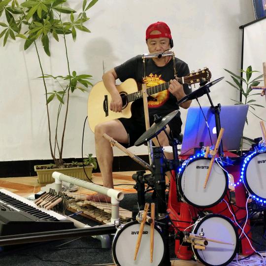 鸟人乐队(多种乐器同时玩)