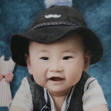 伄戼