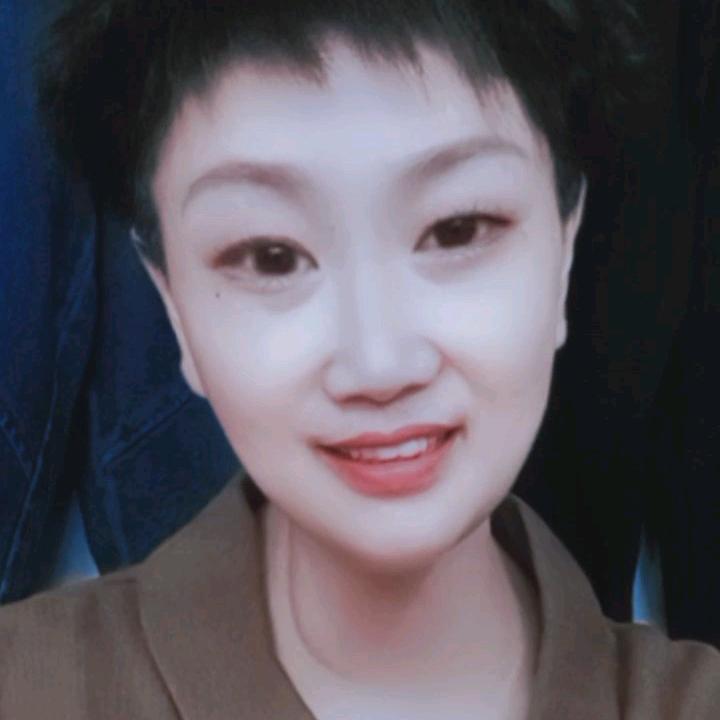 临颍人民市场红衣丽人