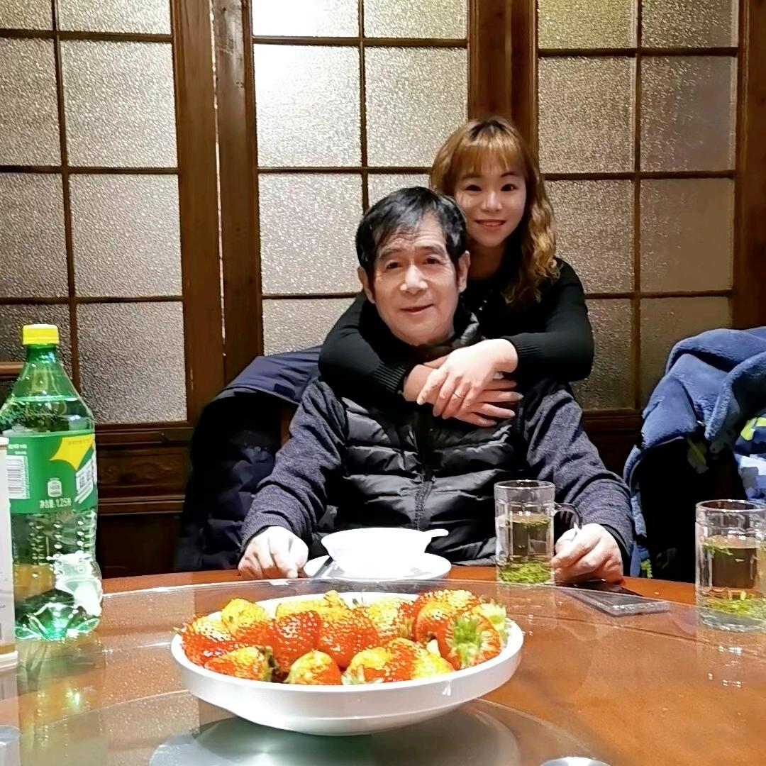 思琦（永失父爱）