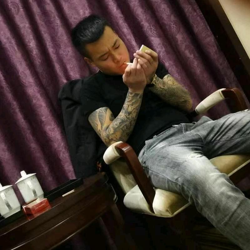 傲     骨
