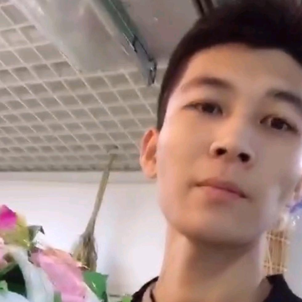 菠萝吹雨
