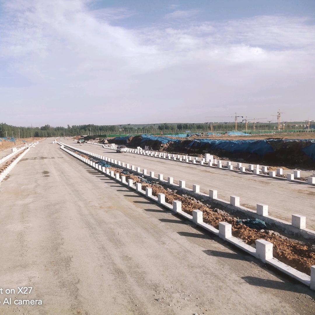 铺石材，栽道牙，铺透水砖(小金)