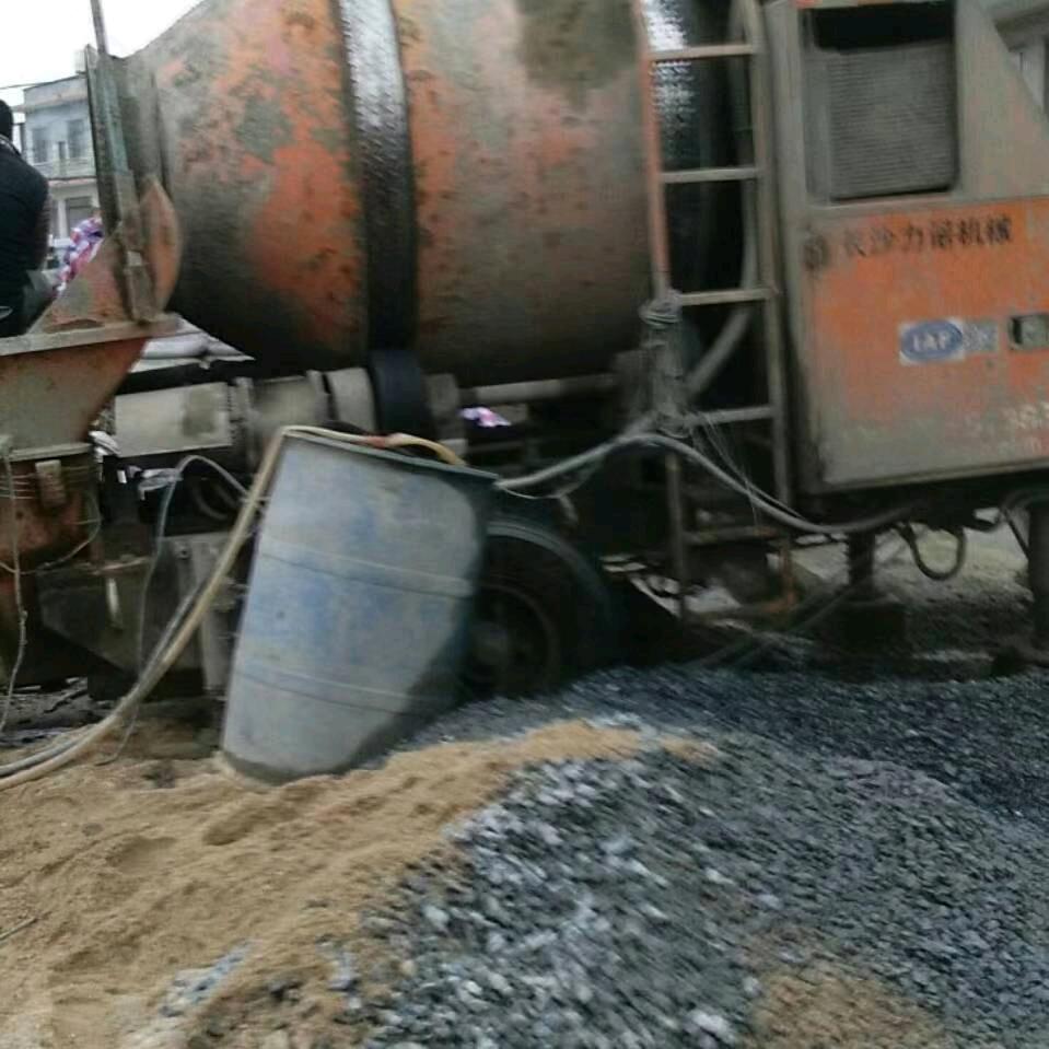 麦市葛长平养殖牛羊专业地泵打混凝土