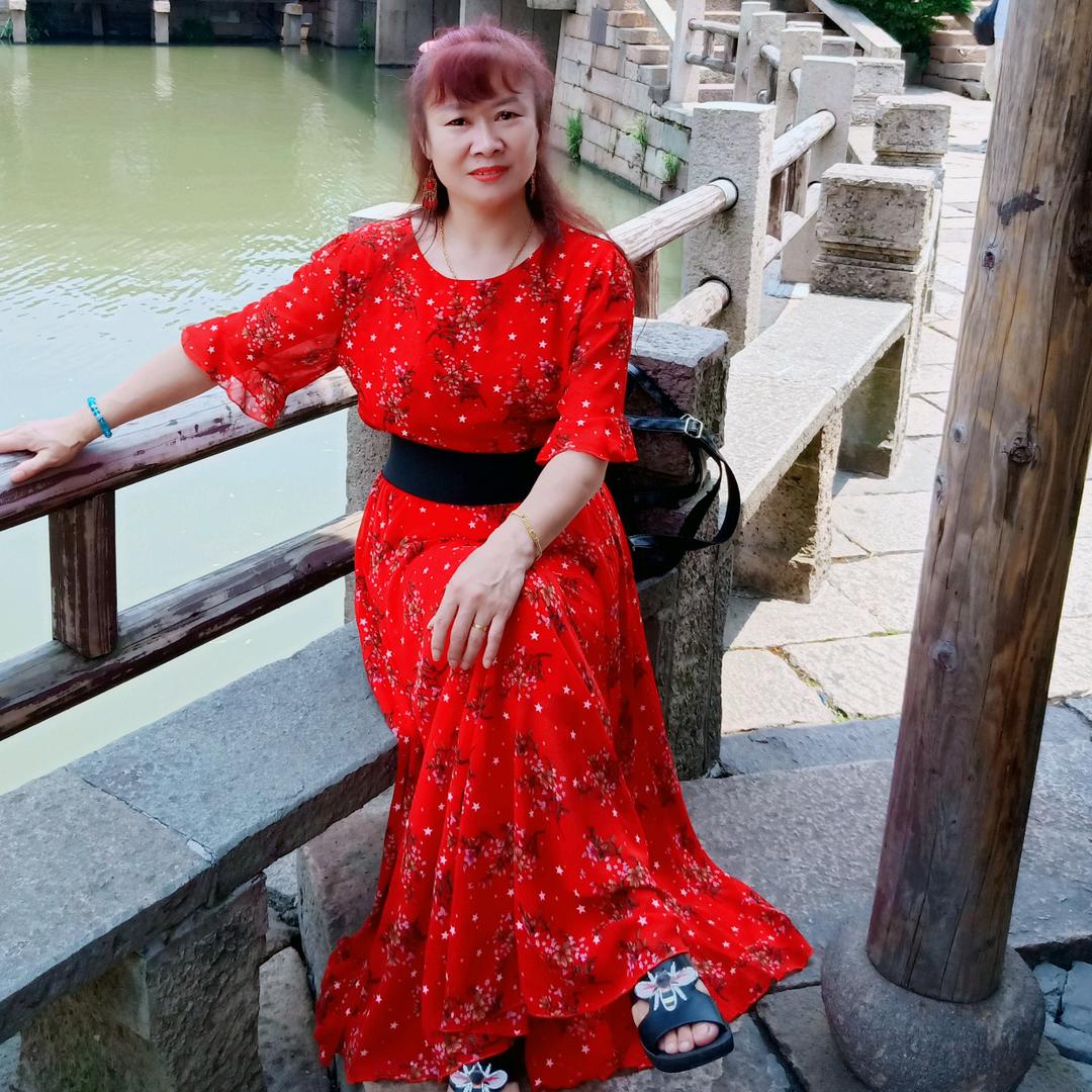 翩翩起舞 ，刘春花