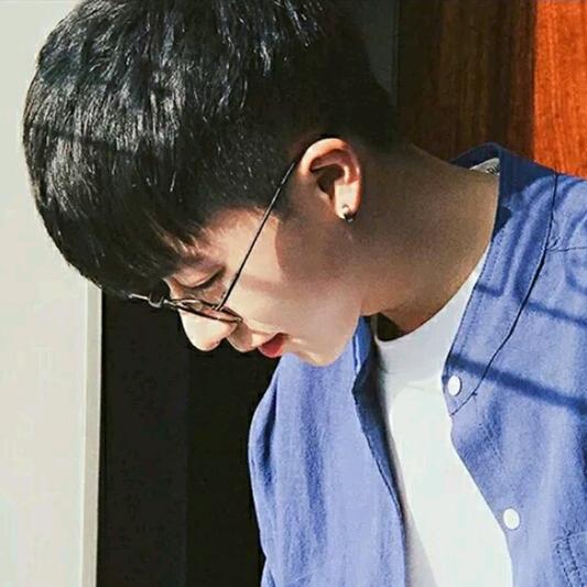 王明亮