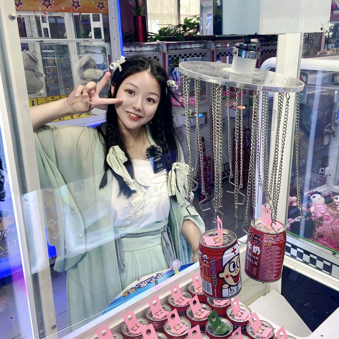 抓娃娃的小菇凉