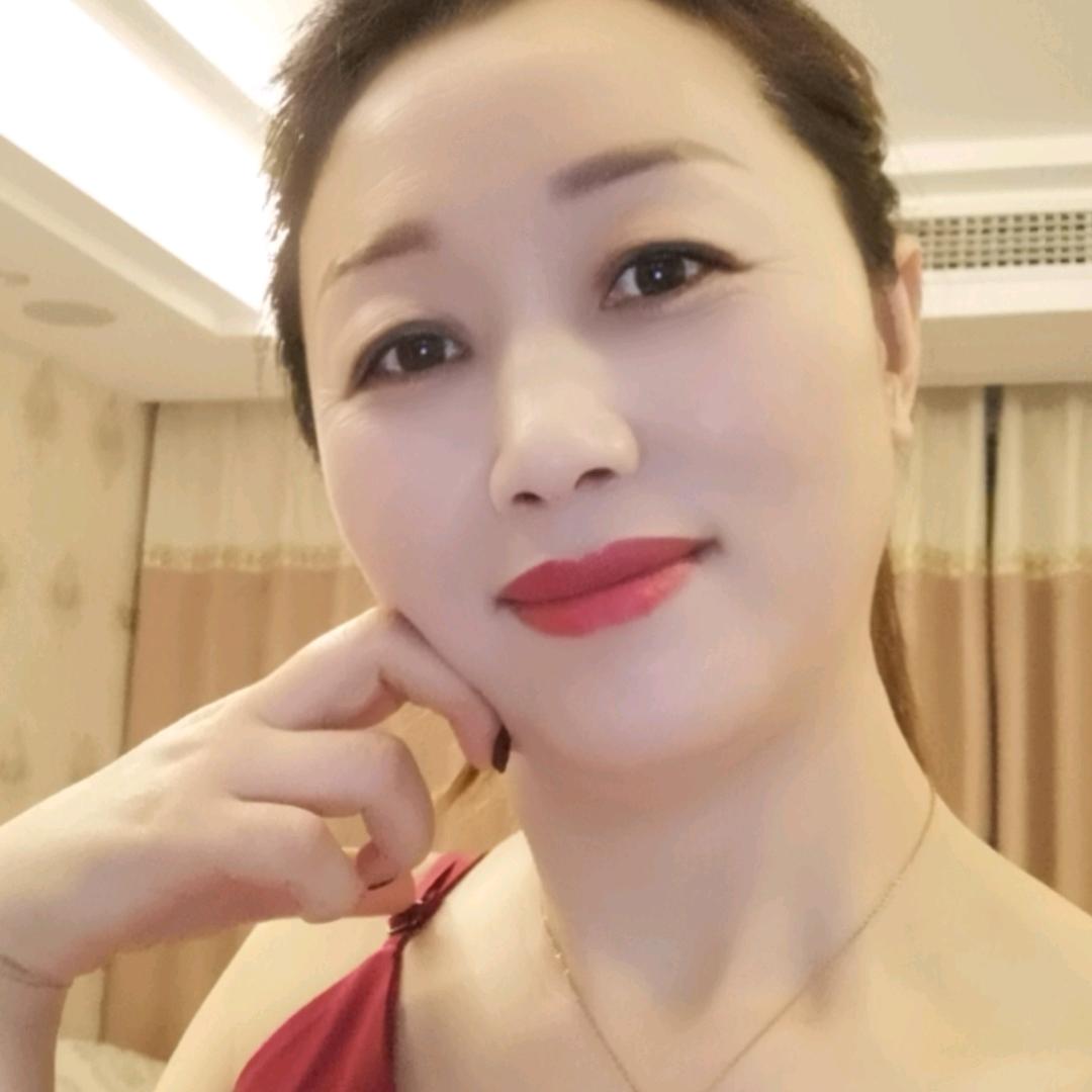 玲玲有点胖呼呼
