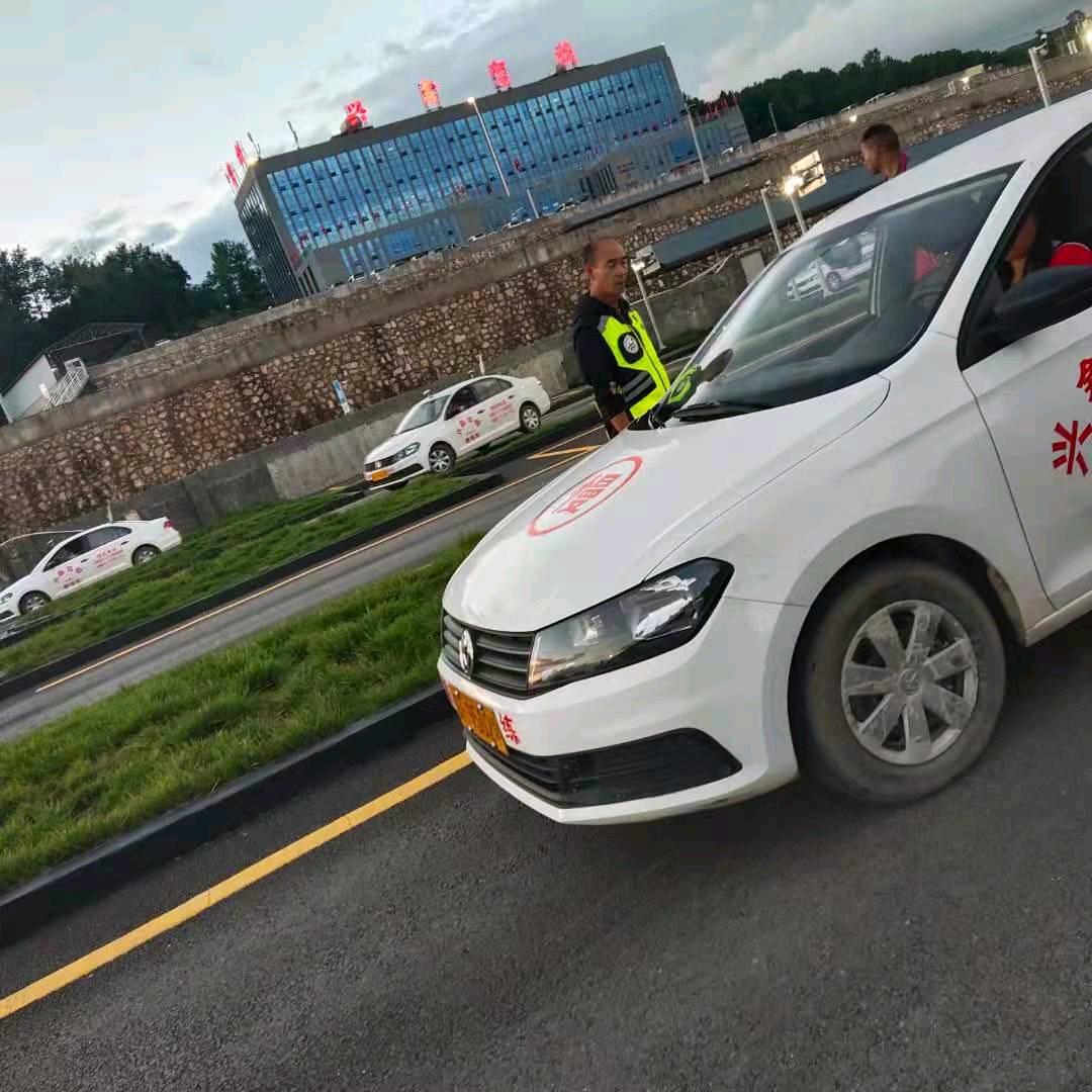 鑫达“光头”教练