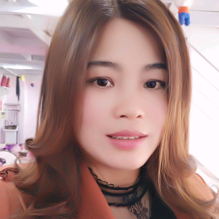 丽影浮萍