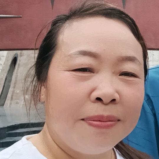 曾凤是两个孩子的妈妈