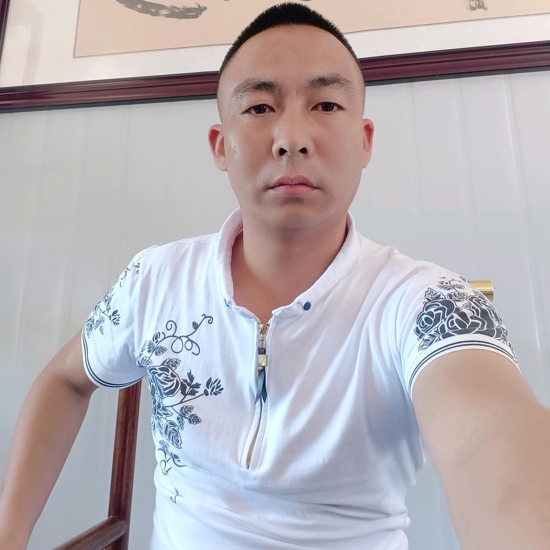 小何