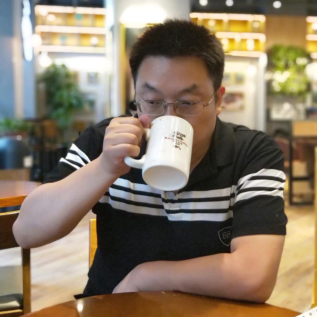 李碧聊油站