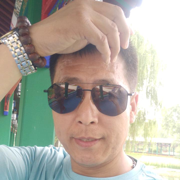 用户  爱不容易（每晚九点十分开播）