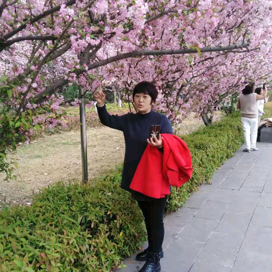 短发飘飘