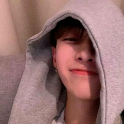 霸道总裁买下我租的房子，给我当直播间