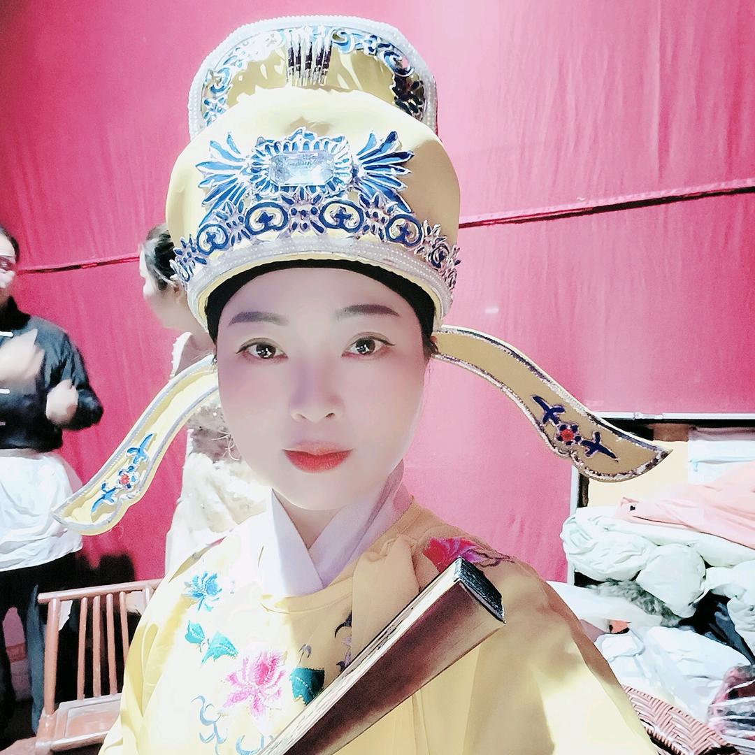 白米湖花灯戏剧团团长艾香