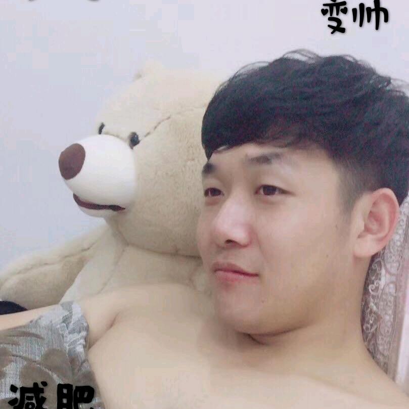 哥很低调