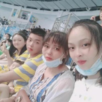 巫家八妹，快乐每一天