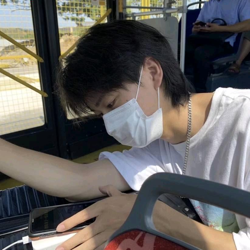 不是很帅.